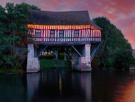 Rolf Kranz, CC BY-SA 4.0, via Wikimedia Commons 1280px-Le_Vieux-Moulin_de_Vernon
